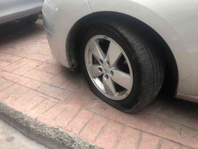 Polis he yerde onu arıyor! 11 aracın lastiklerini bıçakla patlattı