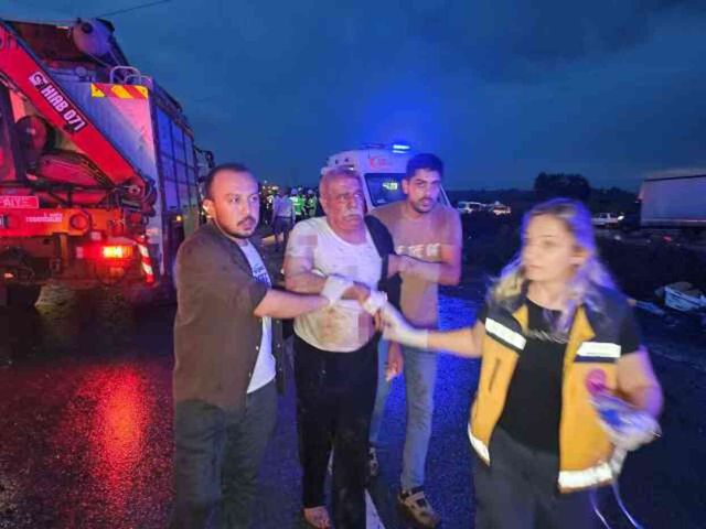 Mersin'de katliam gibi trafik kazası: 10 kişi öldü, 30 kişi yaralandı