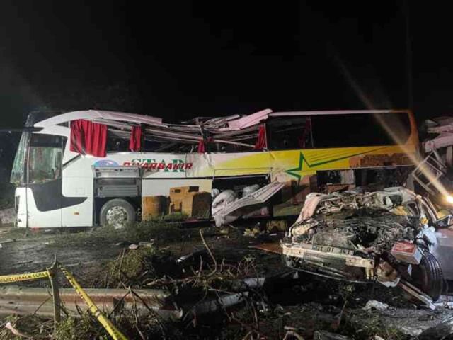 Mersin'de katliam gibi trafik kazası: 10 kişi öldü, 30 kişi yaralandı