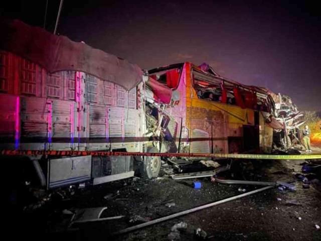 Mersin'deki katliam gibi trafik kazasında otoyol savaş alanına döndü