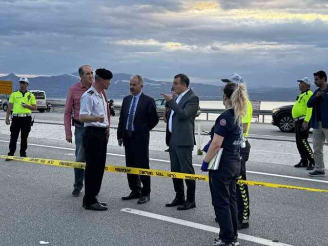 Burdur'da kamyonet ile otomobil çarpıştı: 3 ölü, 2 yaralı