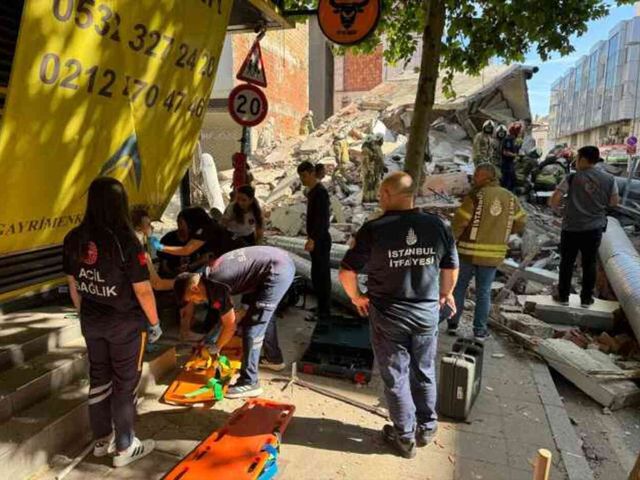 Pazar sabahı korkunç olay! İstanbul'da çöken 3 katlı binadan ilk görüntüler geldi