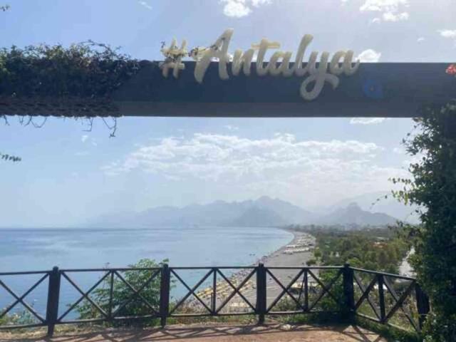 Antalya'da termometreler 46 dereceyi gösterdi, sahiller boşaldı