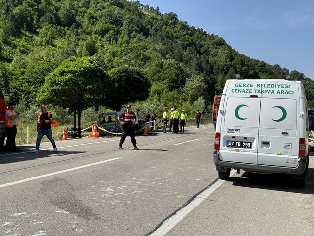 Sinop'ta Otomobil ile Sağlık Personeli Taşıyan Araç Çarpıştı: 4 Ölü, 2 Yaralı