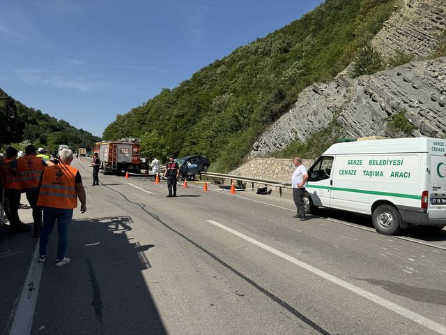 Sinop'ta Otomobil ile Sağlık Personeli Taşıyan Araç Çarpıştı: 4 Ölü, 2 Yaralı