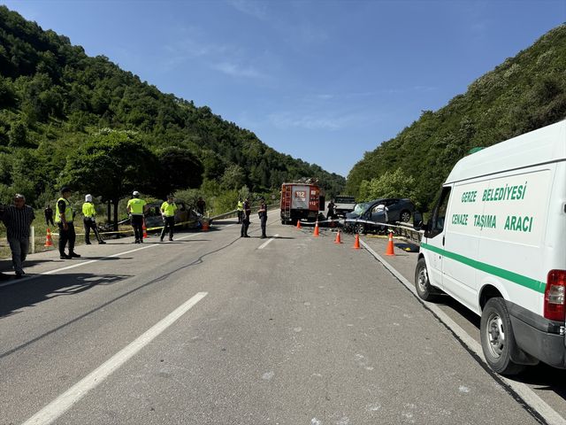Sinop'ta Otomobil ile Sağlık Personeli Taşıyan Araç Çarpıştı: 4 Ölü, 2 Yaralı