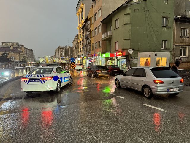 Erzurum'da Şiddetli Sağanak Yolları Sular Altında Bıraktı