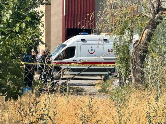 Eski İYİ Parti İl Başkanı tartıştığı kiracısını tabancayla öldürüp kayıplara karıştı