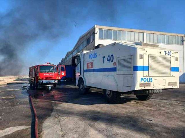 Tekirdağ'da kimya fabrikasında çıkan yangın, plastik fabrikasına sıçradı