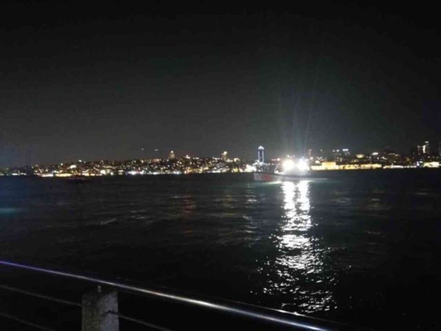 Üsküdar'da denize düşen genç kadından ses yok! Arama çalışmaları sürüyor