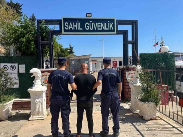 Cezaevinden izinli çıkıp geri dönmedi! Firari, yüzerek Yunanistan'a kaçmaya çalışırken yakalandı