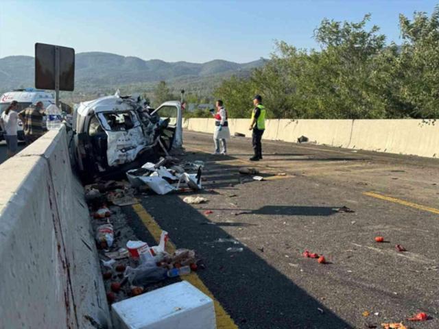 Bolu Dağı'nda zincirleme kaza: Tır sürücüsü yanarak can verdi, 7 kişi yaralandı