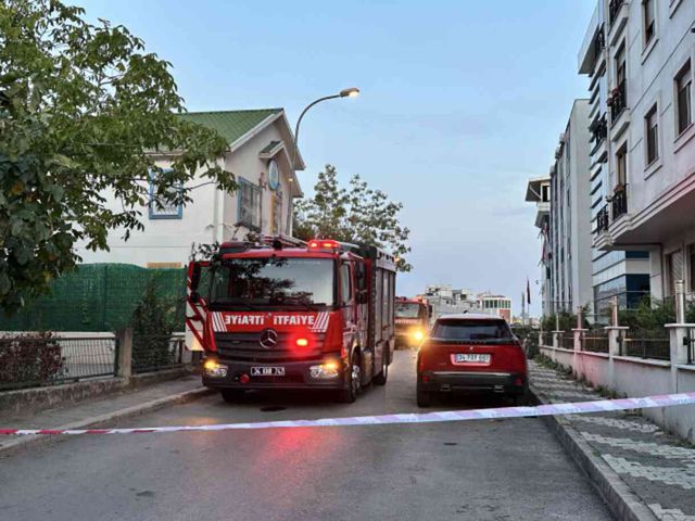 Maltepe'de kimyasal madde paniği! Çöpe atılan çamaşır suyu ortalığı karıştırdı