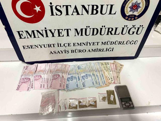 Uyuşturucu ticareti yaptığı sırada suçüstü yakalandı