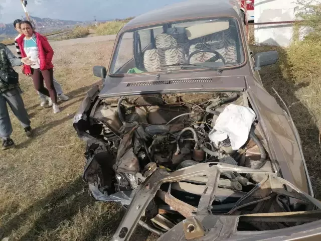 Manisa'da yolcu treni otomobili biçti