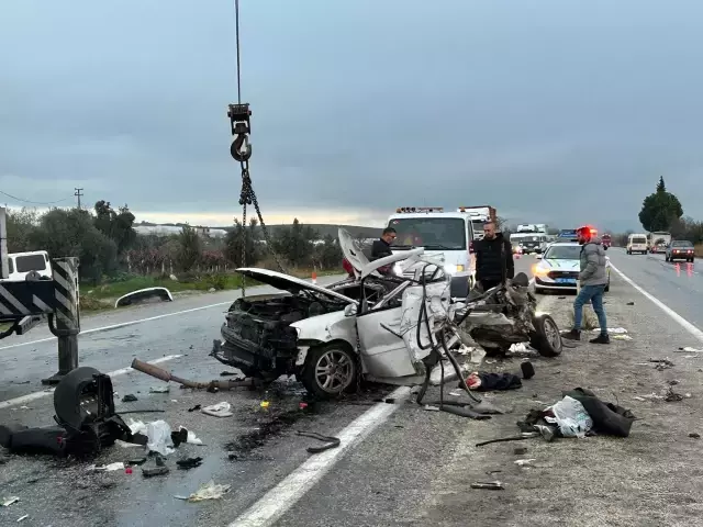 Düğün yolunda feci kaza! Otomobil hurdaya döndü, bir aile yok oldu