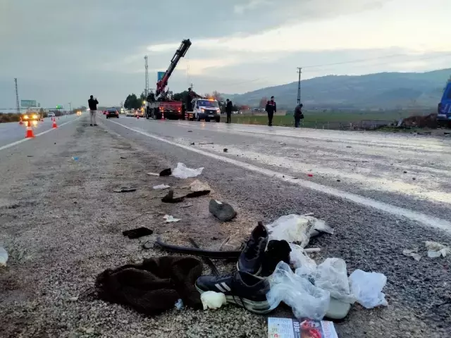 Düğün yolunda feci kaza! Otomobil hurdaya döndü, bir aile yok oldu