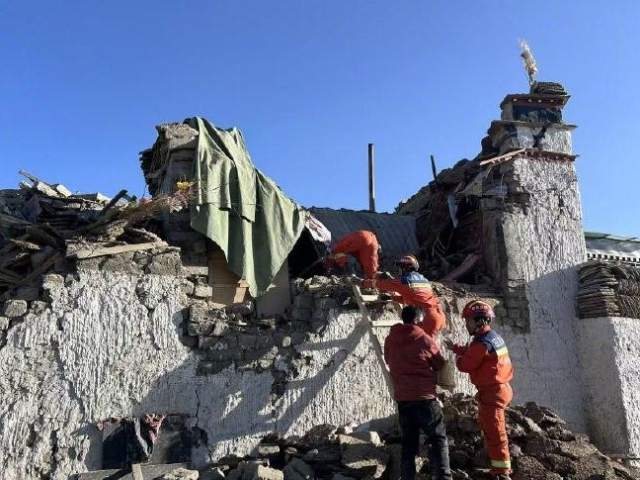 Çin'in Tibet bölgesinde 7.1 büyüklüğünde deprem