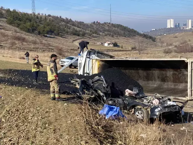 Hafriyat kamyonu belediye aracını biçti! 3 işçi öldü