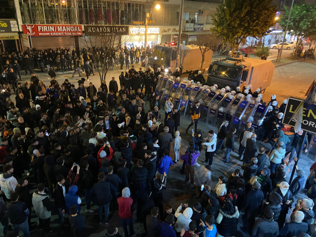 Akdeniz'deki kayyum protestosuna polis müdahalesi: 5 kişi gözaltına alındı