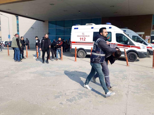 'Dur' ihtarına uymayan motosikletli polise çarptı! Marifet gibi sosyal medyada paylaştı