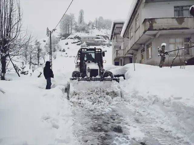 Son 28 yıldır böylesi olmuyor! Kar kalınlığının 6 metreyi bulduğu ilimizde okullar 1 haftadır tatil