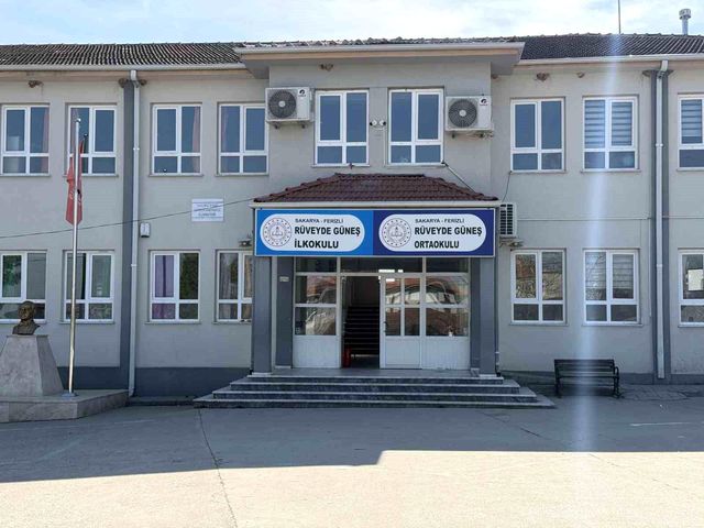 Okul müdürünü bıçaklayan bipolar hastasının annesi ilk kez konuştu