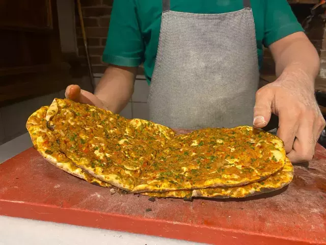 İstanbul'da lahmacun fiyatı tartışması! Esenler'de 60, Göktürk'te 250 lira