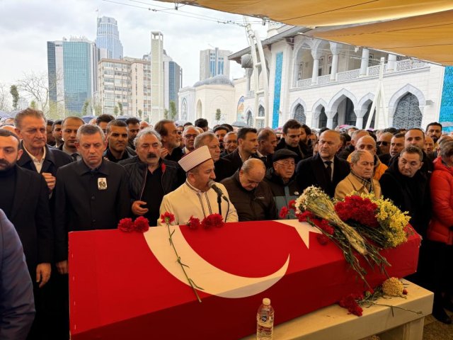 Volkan Konak'ın cenaze namazında imam defalarca aynı uyarıyı yaptı: Bu şekilde namaz olmaz