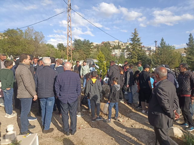 Siirt'te, ses geldiği iddiası üzerine dün gömülen kişinin mezarı açıldı