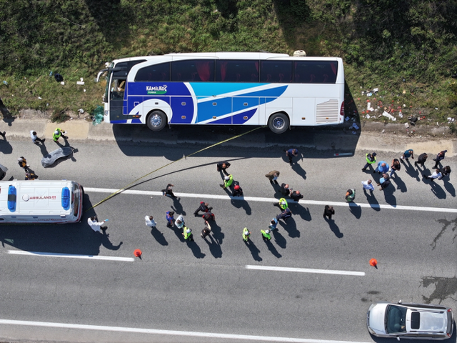 Ölümlü kaza kamerada, yolcu otobüsü düz yolda böyle devrildi