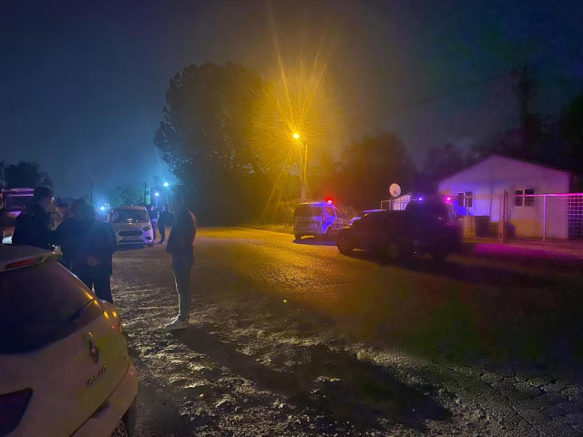 Mahalleyi koku sardı, ekipler alarma geçti