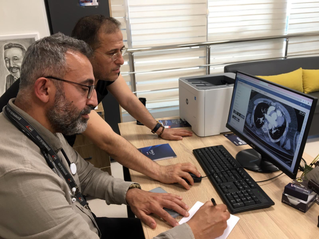 Ameliyat masas�nda �ld�, 100 dakika sonra dirildi