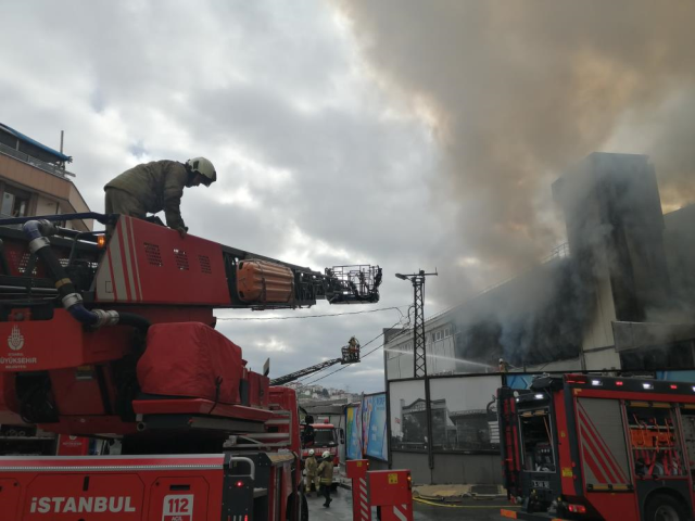Sancaktepe'de fabrika yangını
