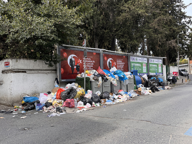Beşiktaş'ta Toplanmayan Çöpler Sorunu: Vatandaşlar ve Esnaf Rahatsız