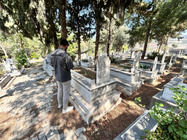 CHP Genel Başkanı Özgür Özel'e Saldıran Şüphelinin Oğlunun Mezarı Dikkat Çekti