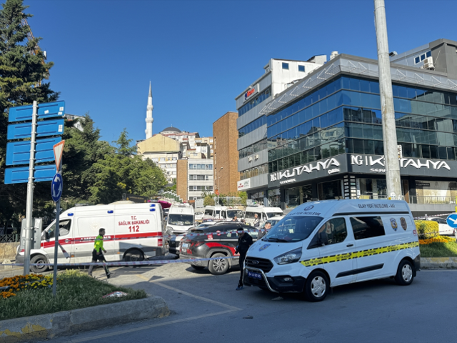 Kağıthane'de minibüs yayaların arasına daldı: 1 ölü, 3 yaralı
