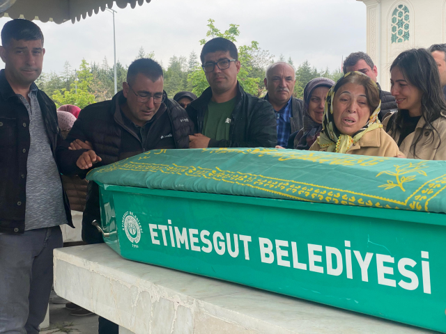 Öğretmen anne ve oğlu feci kazada can verdi