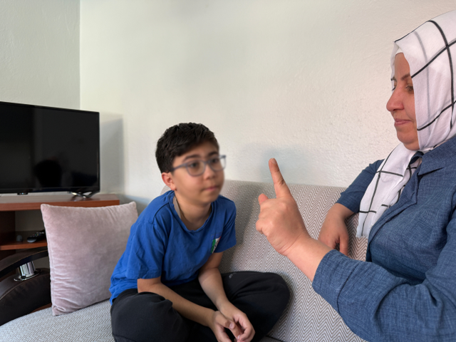 Oyun oynarken sabitlenmeyen kale direği başına düştü, çift görmeye başladı