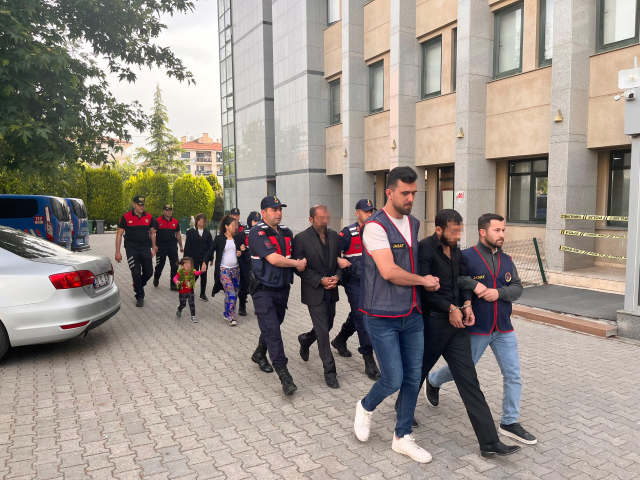 Dil düşürme yöntemiyle aile boyu 9 ilde hırsızlık yapan çete yakalandı
