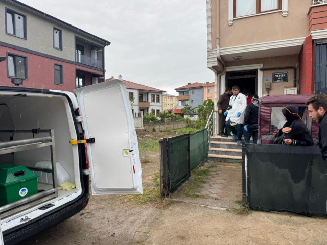 Eski oyuncu Ahmet Fırat evinin balkonunda ölü bulundu