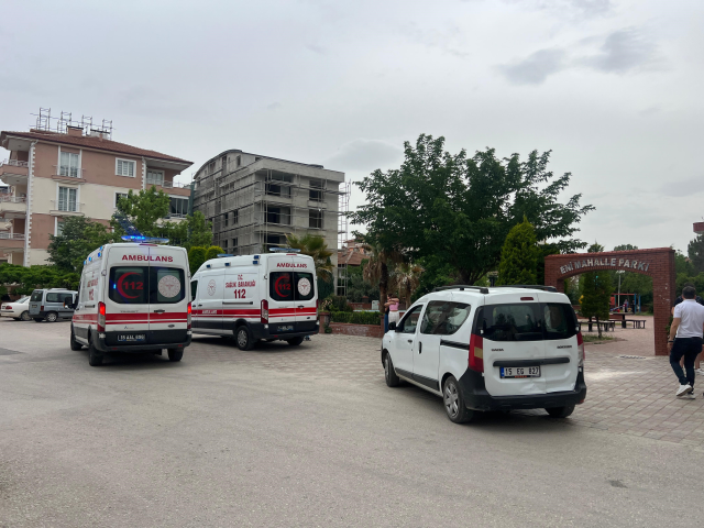 Liseli kızların sosyal medya kavgasını ayırmak için araya giren 2 kız bıçaklandı