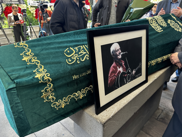 İlhan Şeşen gözyaşları eşliğinde defnedildi