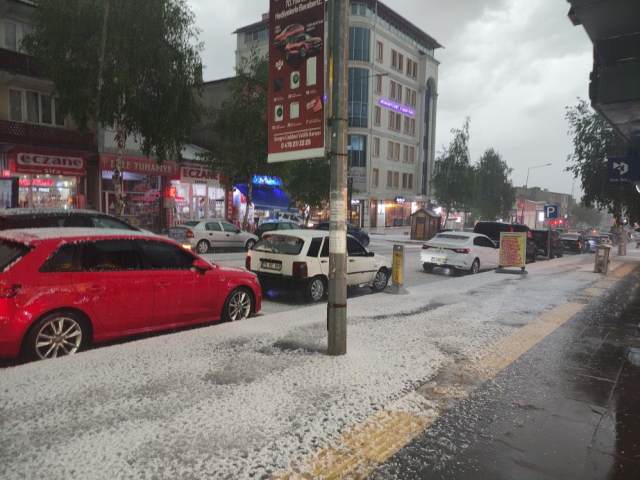 Mayısın sonunda kış geri döndü! Şehir beyaza büründü