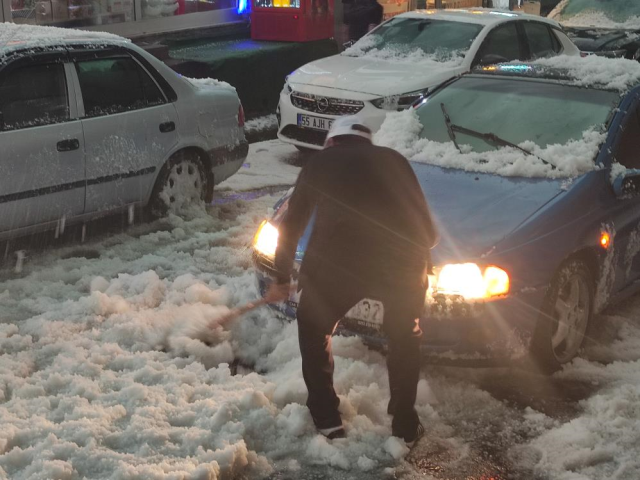 Mayısın sonunda kış geri döndü! Şehir beyaza büründü