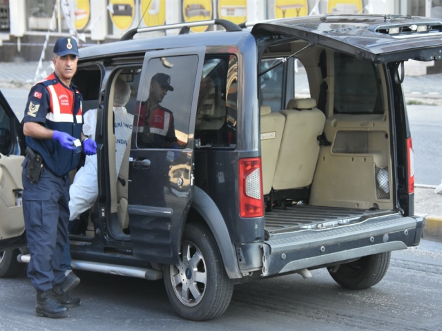 3 kişinin öldüğü, 3 kişinin de yaralandığı silahlı saldırı kamerada