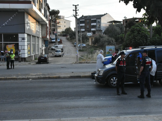3 kişinin öldüğü, 3 kişinin de yaralandığı silahlı saldırı kamerada