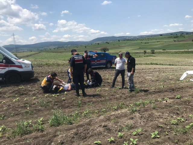 Eğitim uçağı zorunlu iniş yaptığı sırada ters döndü