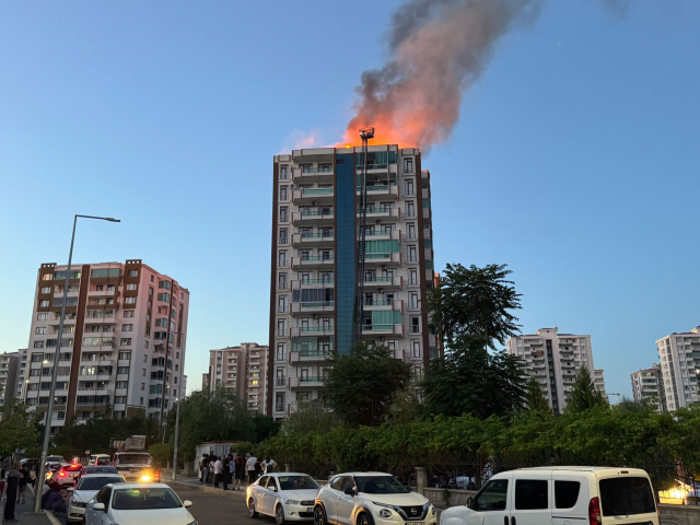 Diyarbakır'da 13 katlı apartmanda yangın: 2'si çocuk, 3 kişi hayatını kaybetti