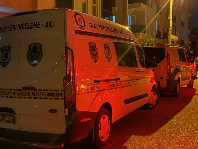 2 genç kız mahkemelik oldukları adamın eşini bıçakla katletti